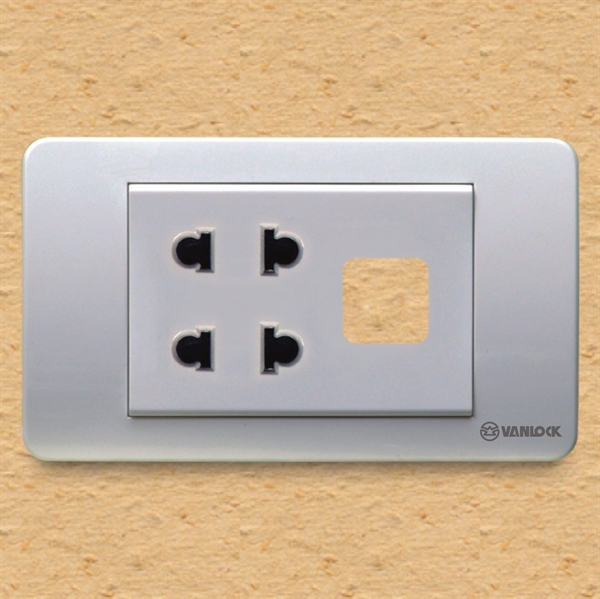 Picture of Ổ cắm đôi 2 chấu 16A với 1 lỗ Sino - S18AU2/X	